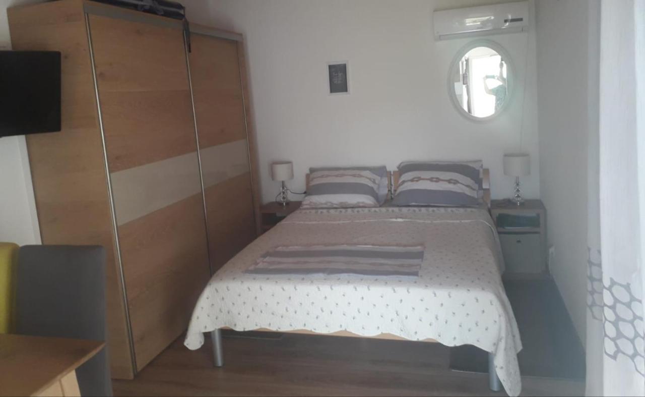 Apartments Carev 1293 Jezera Ngoại thất bức ảnh