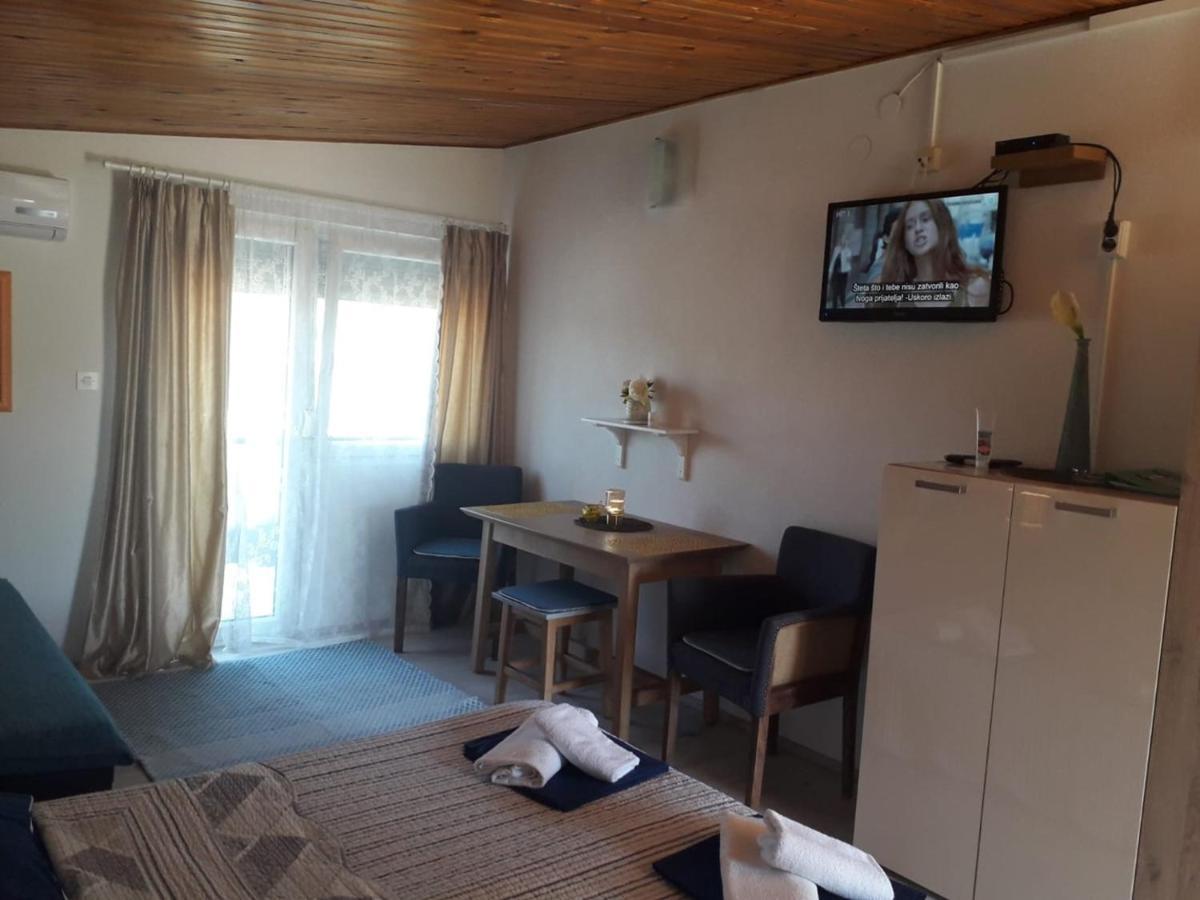 Apartments Carev 1293 Jezera Ngoại thất bức ảnh