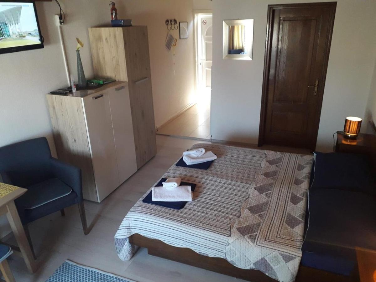 Apartments Carev 1293 Jezera Ngoại thất bức ảnh